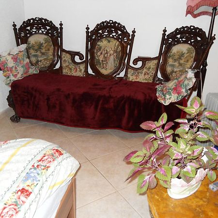 Bed&Breakfast In Flueh Hofstetten-Flüh Szoba fotó