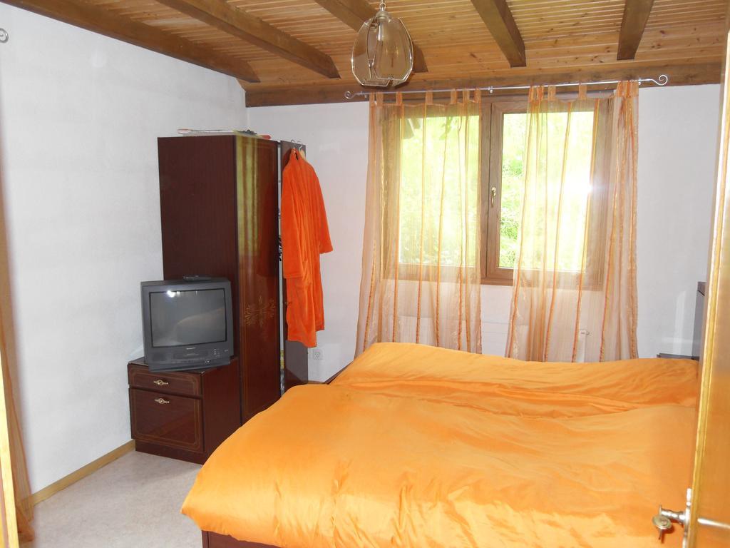 Bed&Breakfast In Flueh Hofstetten-Flüh Szoba fotó