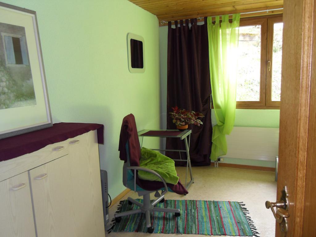 Bed&Breakfast In Flueh Hofstetten-Flüh Szoba fotó